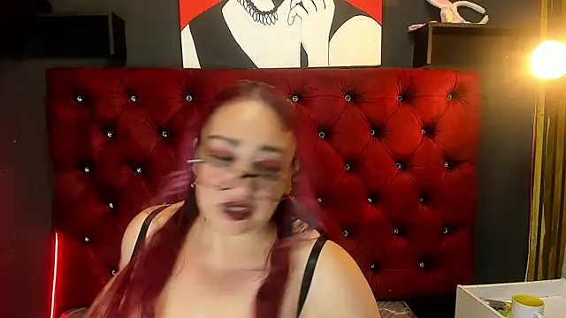 Sarah  Moonx online show from April 2026 07:03:01 PM