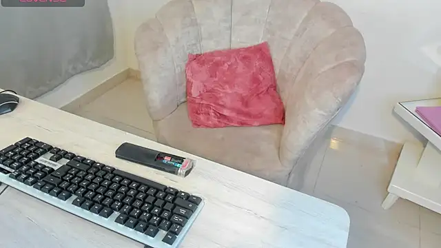 IVONE ASHAR online show from April 2026 07:07:01 PM