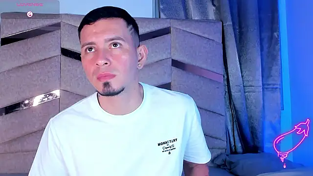 AxelNoiir  online show from March 2026 06:48:01 PM