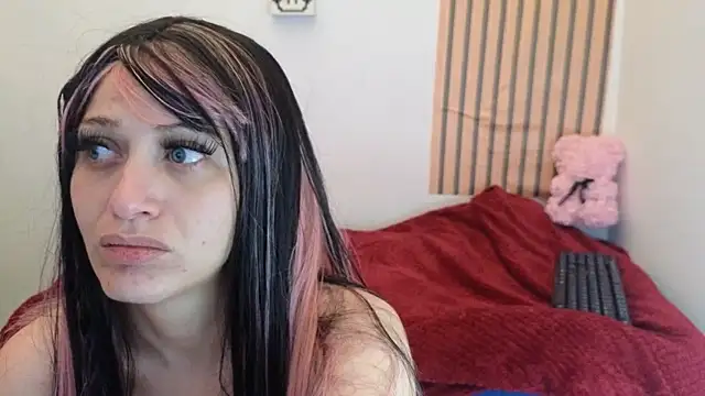 Caroline hernandes online show from April 2026 02:18:02 PM