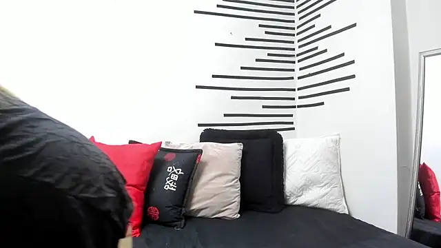 KahiaSmith online show from March 2026 12:48:01 PM