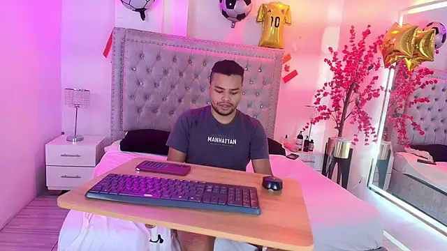 TarlyWho online show from July 2026 11:32:01 AM