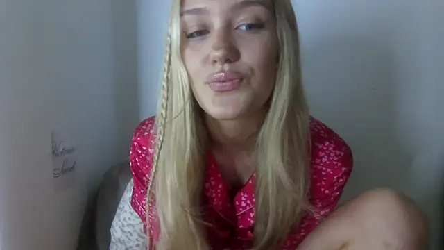 misslaylaV online show from May 2026 08:25:01 PM