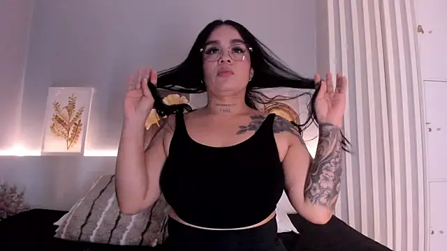 ManuelaMontes  online show from June 2026 12:25:01 PM
