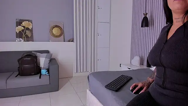 ManuelaMontes  online show from April 2026 11:38:01 AM