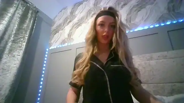 Snapshot of LusciousLailax chatting on March 2026 10:28:02 PM LusciousLailax online show from March 2026 10:28:02 PM