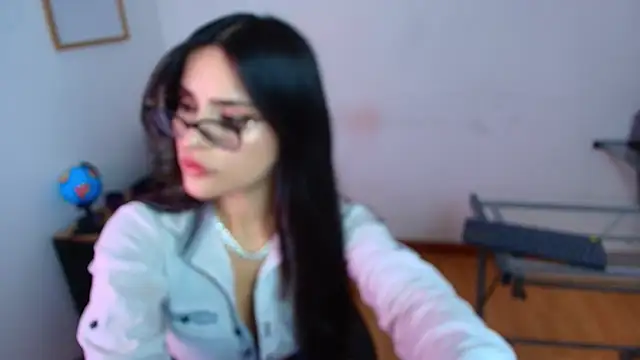 Snapshot of Jade_Agliyah_ chatting on July 2026 03:18:01 AM Jade Agliyah online show from July 2026 03:18:01 AM