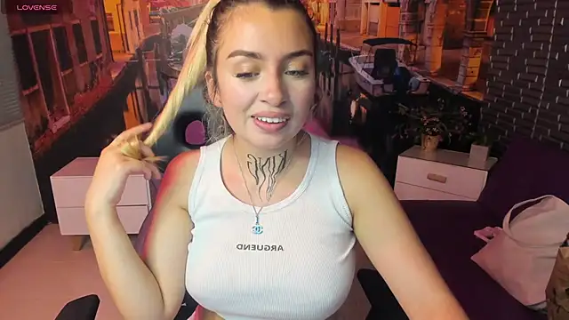 Tamaraa velez online show from April 2026 09:05:02 PM