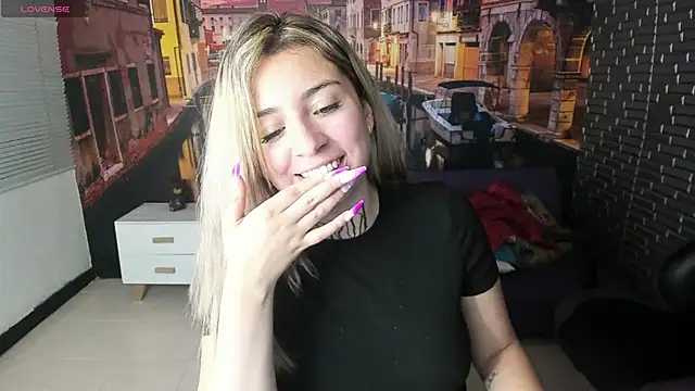 Tamaraa velez online show from April 2026 10:01:01 PM