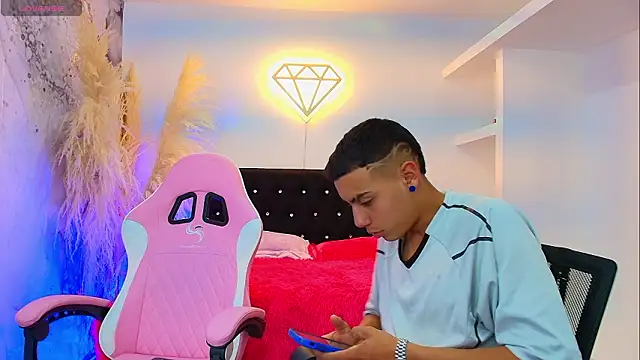 Ariatna Andy online show from March 2026 08:43:01 PM