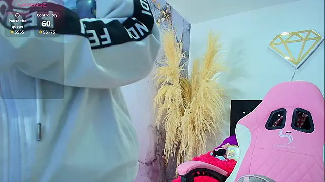 Ariatna Andy online show from March 2026 04:02:01 PM