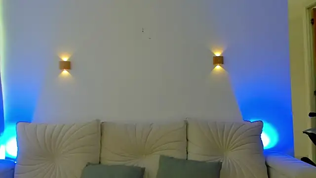 ALEJA R01 online show from March 2026 08:01:02 PM