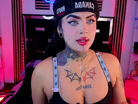 LauriInk1 online show from March 2026 07:12:02 PM