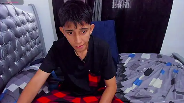 gomitaboy1 online show from April 2026 06:01:02 PM