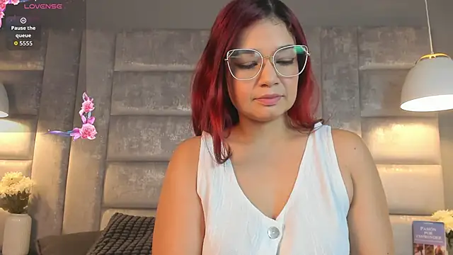 PaulaVegaa online show from June 2026 06:32:02 AM