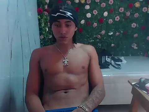 Snapshot of taylor_bigdick18 chatting on March 2026 04:31:02 AM taylor bigdick18 online show from March 2026 04:31:02 AM