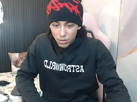 taylor bigdick18 online show from April 2026 01:52:01 AM