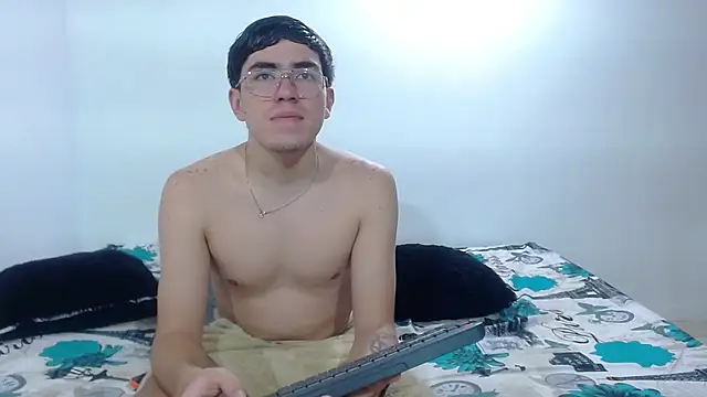 Couple-Fantasy1 online show from April 2026 12:03:01 AM