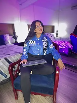 Lunaliaa  online show from March 2026 05:29:02 AM