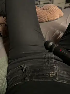 aleexii s online show from April 2026 06:58:01 PM