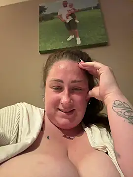 Snapshot of CurvyCatx chatting on May 2026 08:23:01 PM CurvyCatx online show from May 2026 08:23:01 PM
