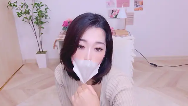 Snapshot of YURIKAsan_ chatting on May 2026 11:39:02 AM YURIKAsan online show from May 2026 11:39:02 AM