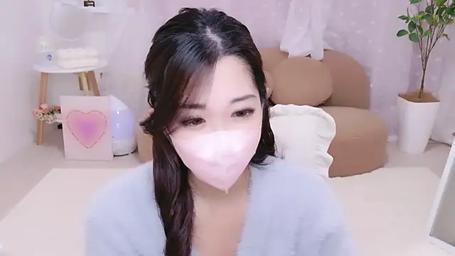 YURIKAsan  online show from April 2026 12:34:01 PM