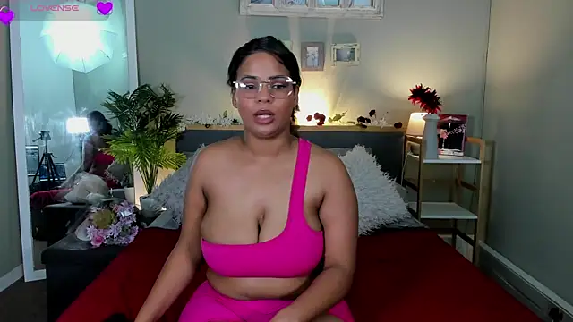 NaughtyTyra online show from April 2026 07:21:02 AM