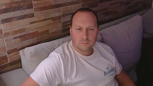 Snapshot of lustonfan chatting on May 2026 01:52:01 AM lustonfan online show from May 2026 01:52:01 AM