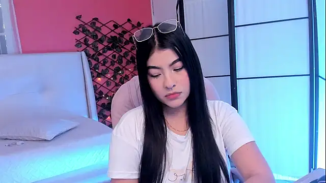 HannaLee333 online show from April 2026 10:07:01 PM