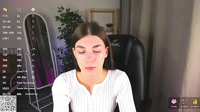 LunaRossaa online show from March 2026 12:00:01 AM