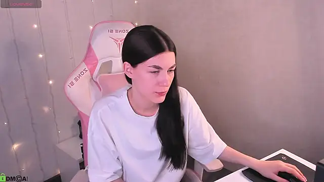 LunaRossaa online show from April 2026 12:02:01 AM