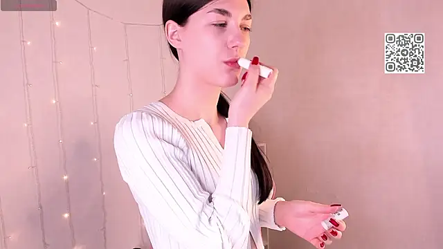 LunaRossaa online show from April 2026 12:01:02 AM