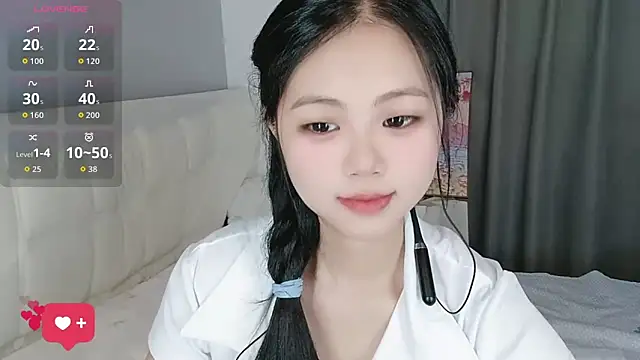 Noelle-2007 online show from April 2026 05:57:02 PM