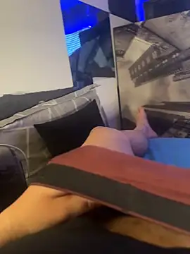 MatthewEmme2121 online show from April 2026 10:44:01 PM