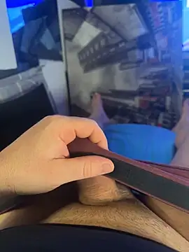 MatthewEmme2121 online show from April 2026 10:33:02 PM