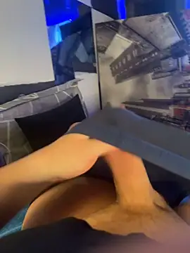 MatthewEmme2121 online show from April 2026 11:00:02 PM