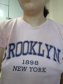 Emi hot1 online show from April 2026 02:23:02 PM