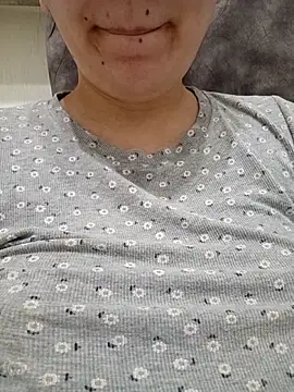 Emi hot1 online show from March 2026 05:28:02 PM