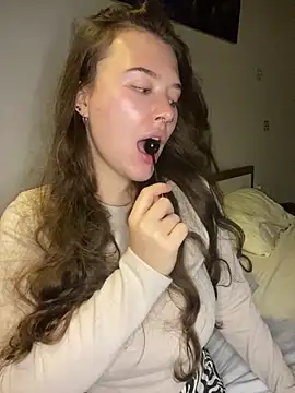 KristieKitty online show from April 2026 06:43:01 PM