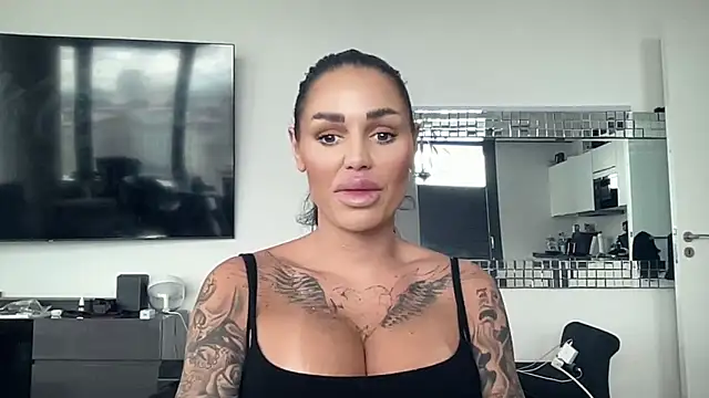 AMBER HARD online show from March 2026 01:17:01 PM