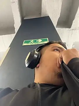 OliverTabordaa online show from April 2026 04:54:02 PM