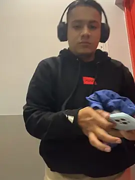 OliverTabordaa online show from April 2026 09:05:01 PM