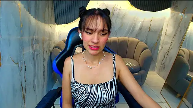 candy sky r online show from April 2026 03:13:01 AM