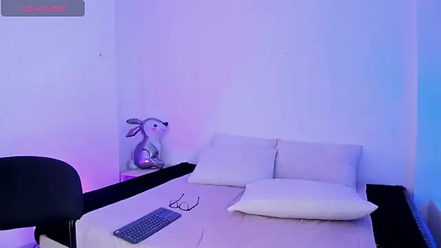 Eve-01 online show from April 2026 08:13:01 PM