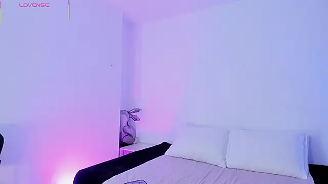 Eve-01 online show from April 2026 09:38:01 PM