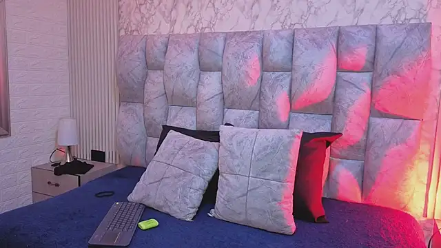 LyraenBlue online show from April 2026 04:21:01 PM