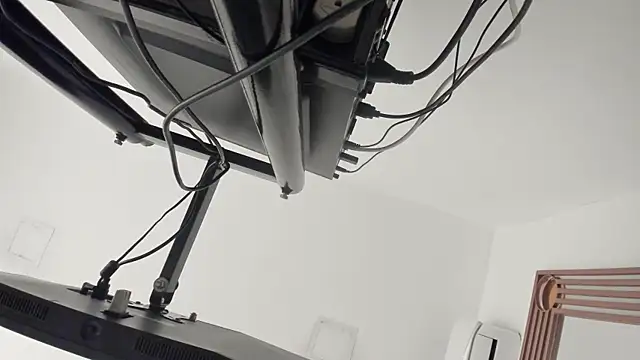 kristen-thomson online show from April 2026 06:05:02 AM