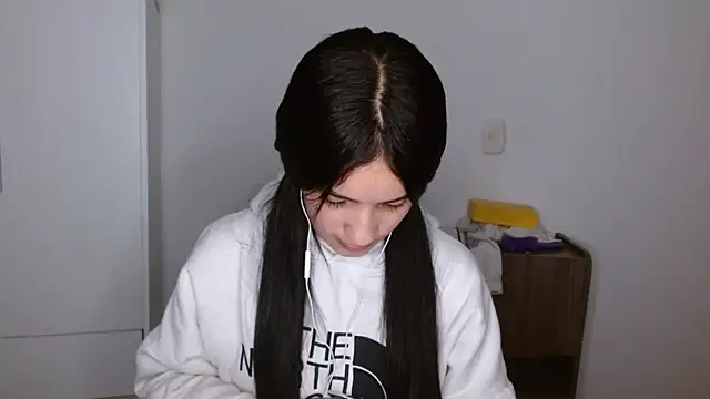 Lucy engel online show from April 2026 12:50:02 AM