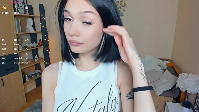 LynnCiprian online show from April 2026 08:05:01 PM